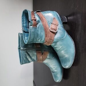 Teal leather with brown strap, size 9, ankle boot